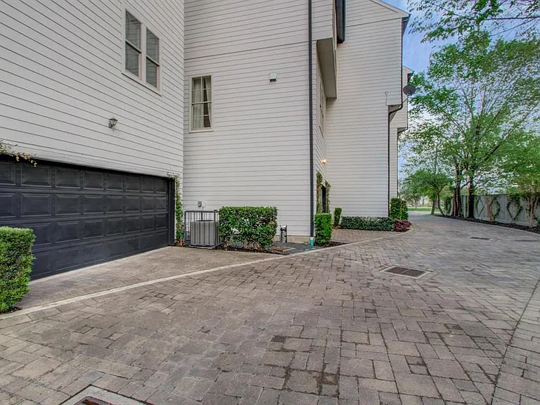 610 Delano St — Photo 33