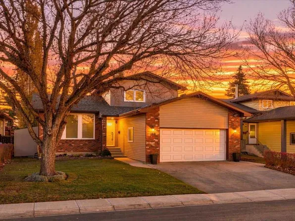 144 S Bernard Way NW, Calgary, AB T3K 2E9
