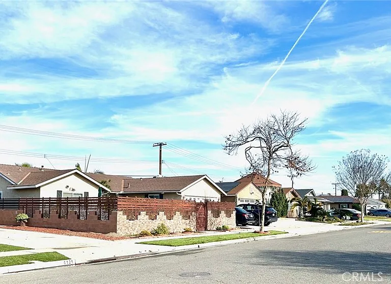 6131 Glenwood Dr — Photo 1