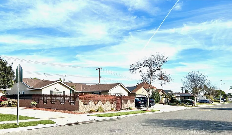 6131 Glenwood Dr