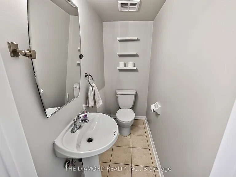 16 Laidlaw St #912 — Photo 12