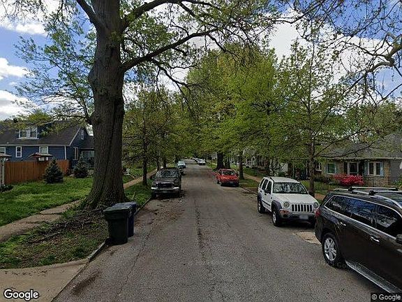 Exterior Neighborhood (street photo)