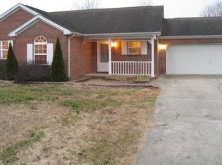 221 Chadwick Dr, Paducah, KY 42003
