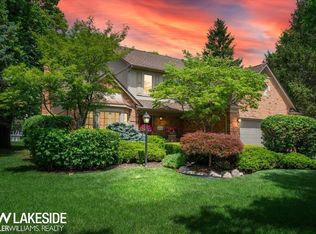 16965 Huntington Woods Dr, Macomb, MI 48042
