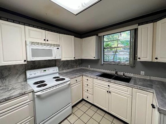 3rd image of 1531 E 25th St