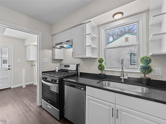 5th image of 2660 Fairland St