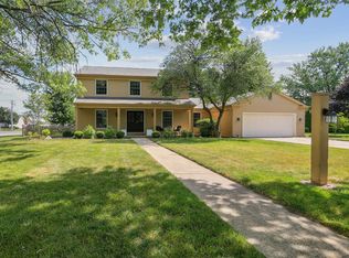 3801 Farhills Dr, Champaign, IL