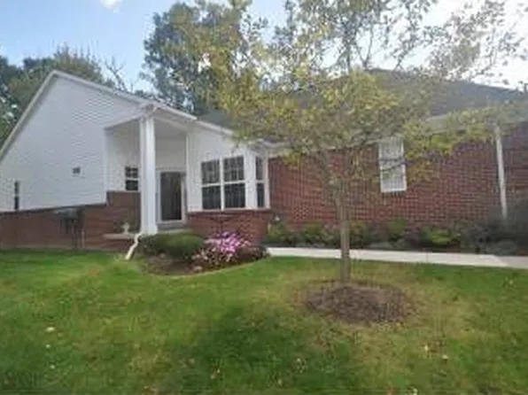691 Chestnut Dr #1, Wixom, MI 48393