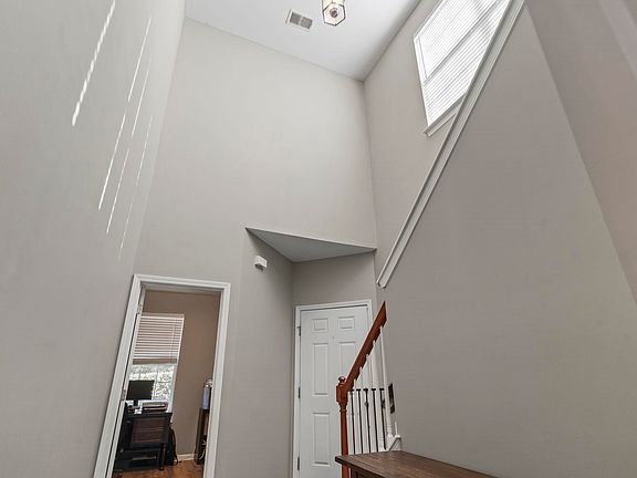 3rd image of 1004 Woodall Ct.