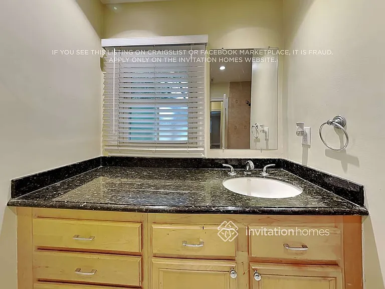 2906 N Frederic St — Photo 16