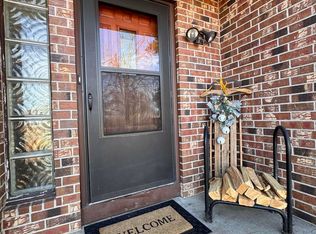 521 NE 43rd St, Topeka, KS 66617