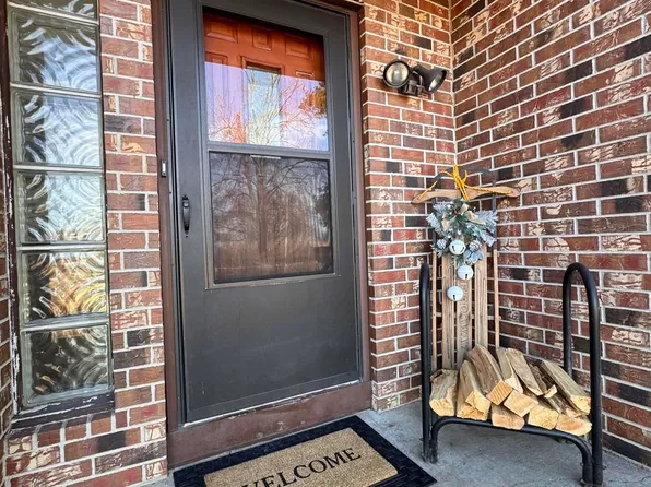 521 NE 43rd St, Topeka, KS 66617