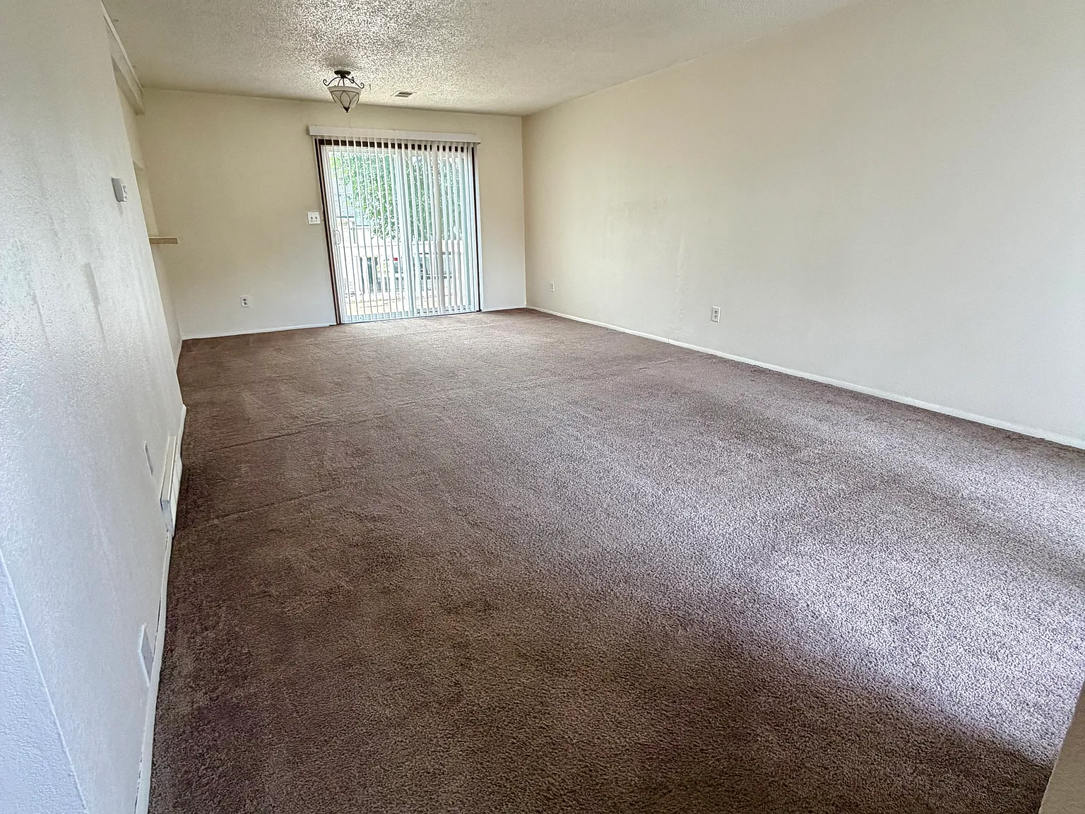 Huge 3-Bed Duplex with Garage & Large Corner Yard - Kearney Schools — Photo 2
