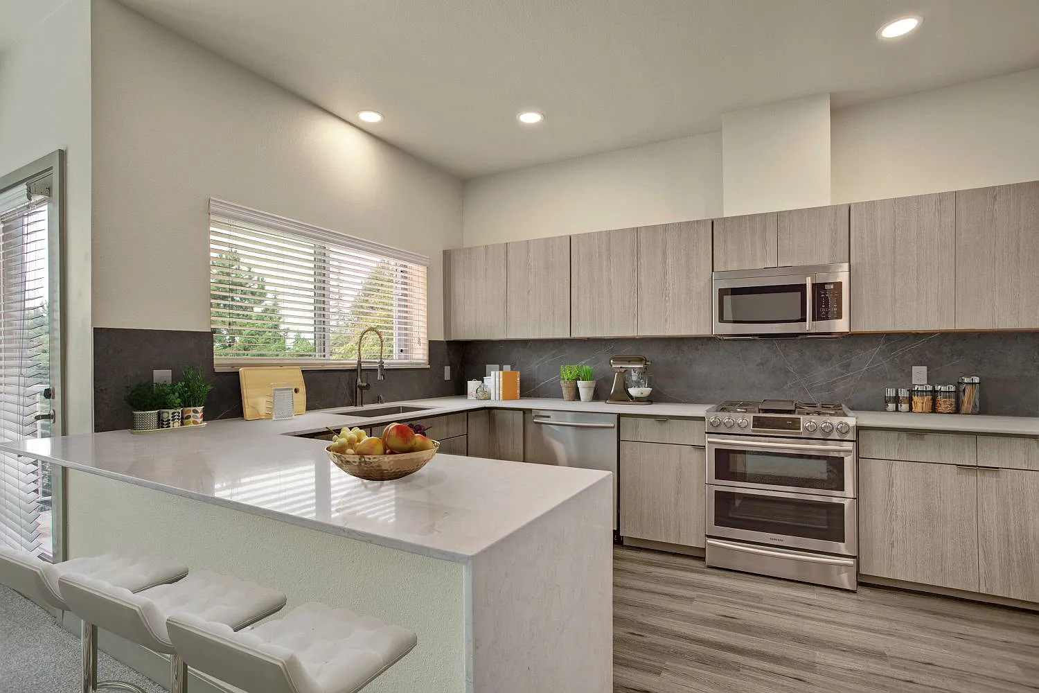 The Carillon Apartments — Photo 1