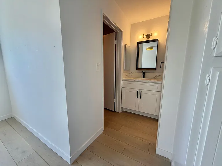 408 Larsson St — Photo 18