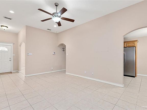 5th image of 207 Las Vegas Dr