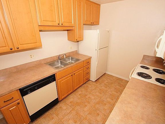 3rd image of 6025 NW 108th Pl