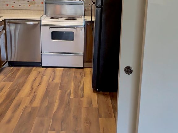 5th image of 665 S Alton Way