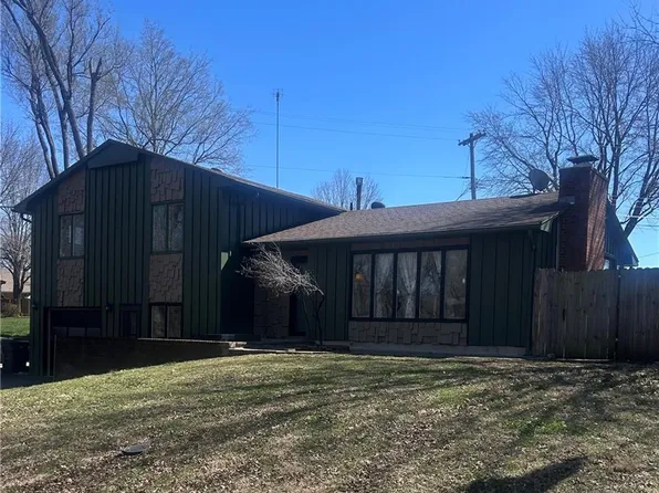 608 E 14th Ter, Ottawa, KS 66067