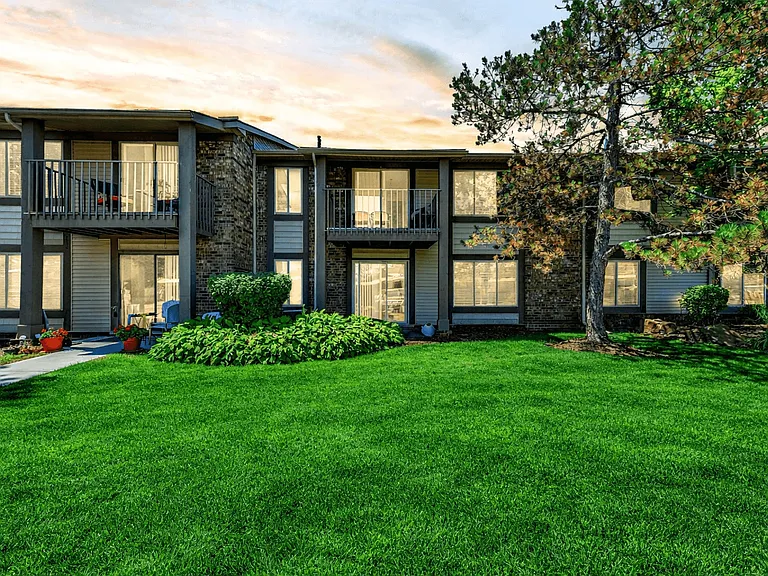 Edge At Farmington Hills - Farmington Hills, MI — Photo 46
