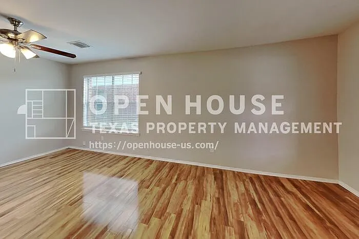 4 bed, 2.5 bath, 2639 sqft, $2,145 — Photo 3