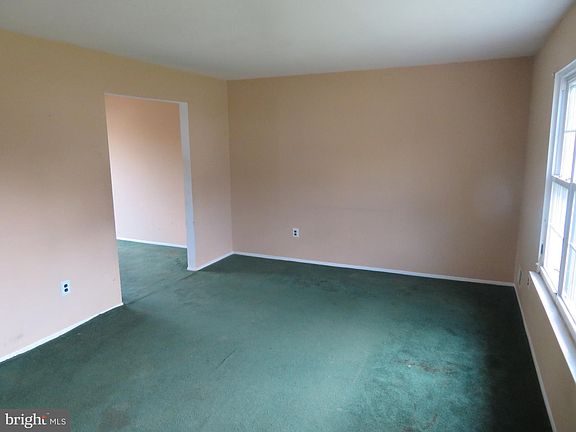5th image of 29 Greenwich Dr