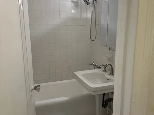 320 East 42nd Street image 6 of 8