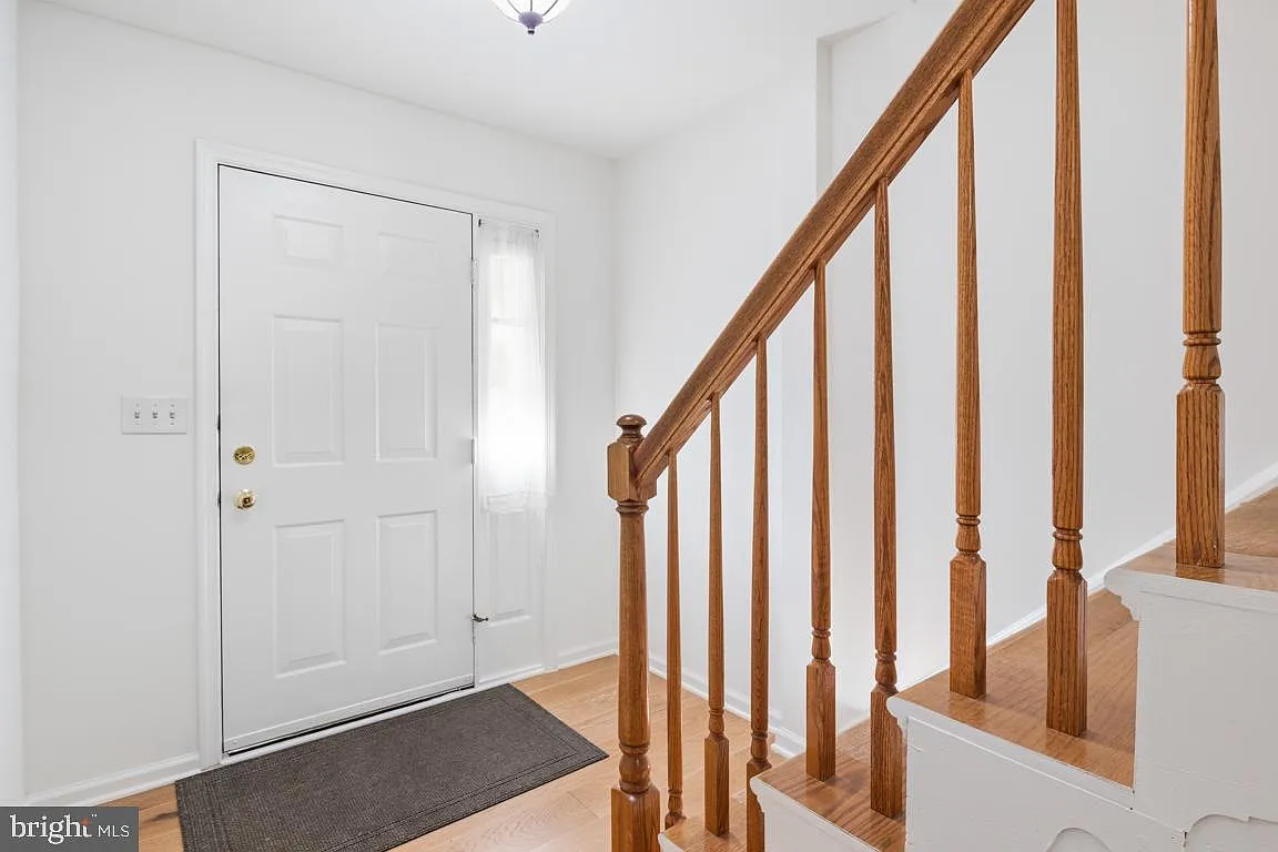 3 bed, 2.5 bath, 2100 sqft, $2,900 — Photo 3