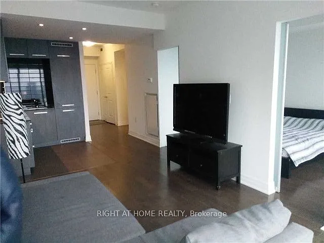 8 The Esplanade #4403 — Photo 4