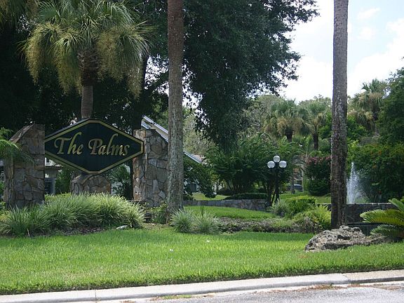entrance with fountain