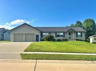 505 Prairie Hills Dr, Central City, IA 52214
