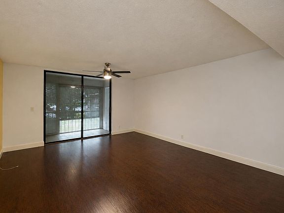 3rd image of 5220 Las Verdes Circle #220