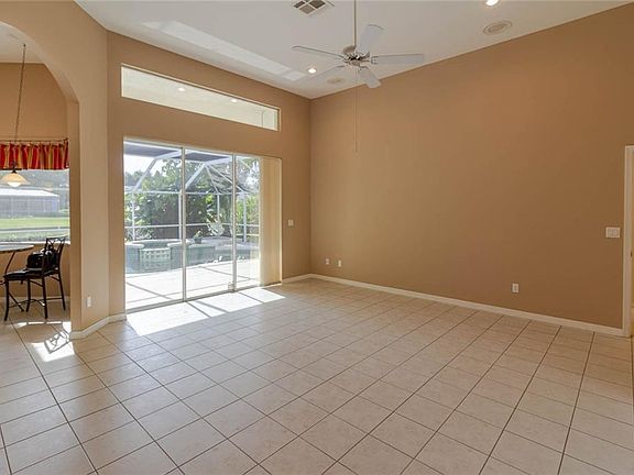 5th image of 833 SW Lighthouse Dr