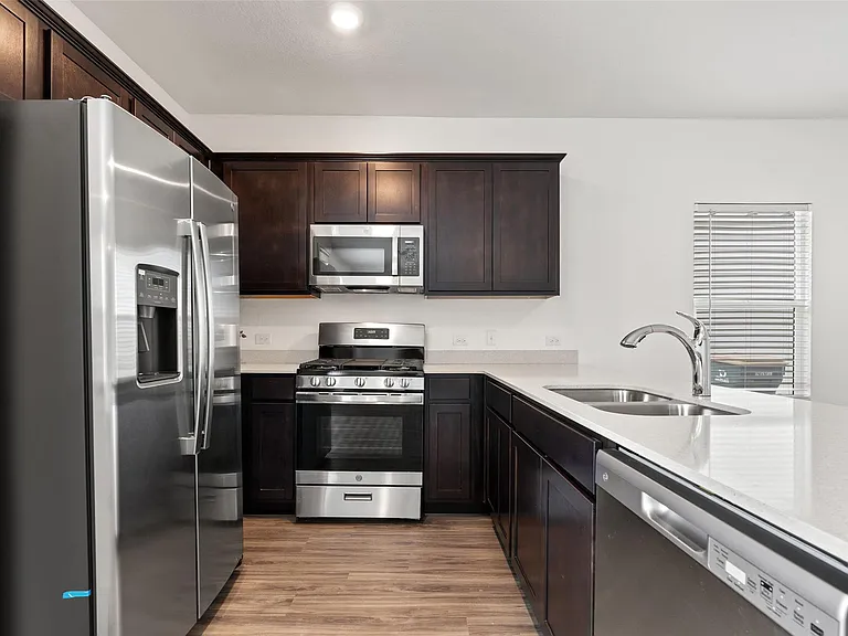 520 Gabbro Gdns — Photo 4