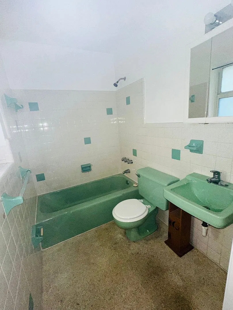 Coachlight Apartments — Photo 4