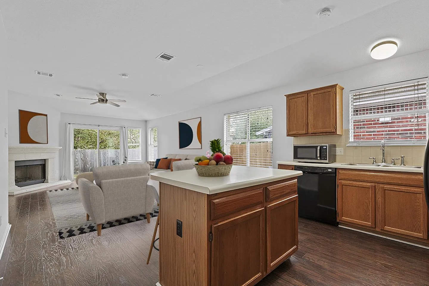 Spacious & comfy Willow Run home by Mills Pond — Photo 3