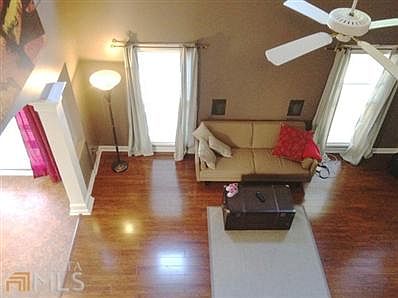 4th image of 2001 Cambridge Dr