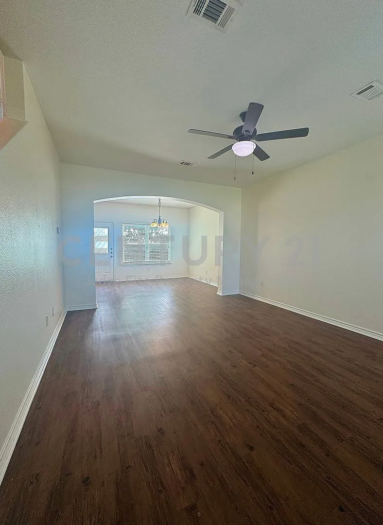 Building Photo - 100 Bridle Ct