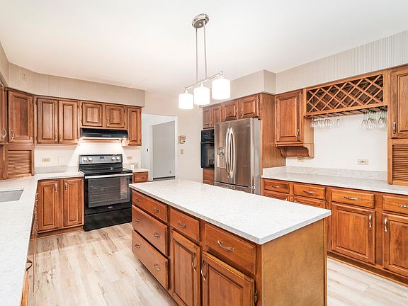 2nd image of 439 Hartley Pl