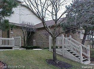 7147 Elmhurst, West Bloomfield, MI