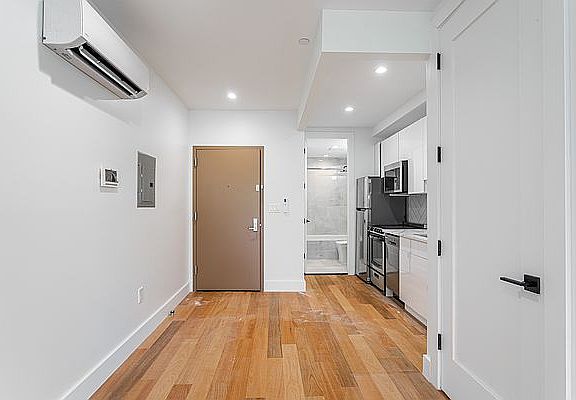 3rd image of 167 Malcolm X Blvd APT 2B