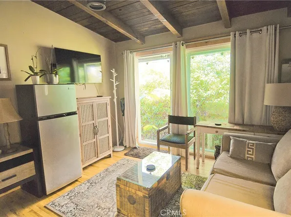 545 1st St #B, Manhattan Beach, CA 90266