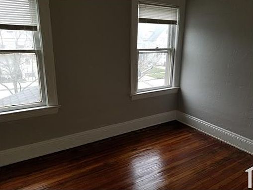 3rd image of 1632 Lakewood Ave APT 2