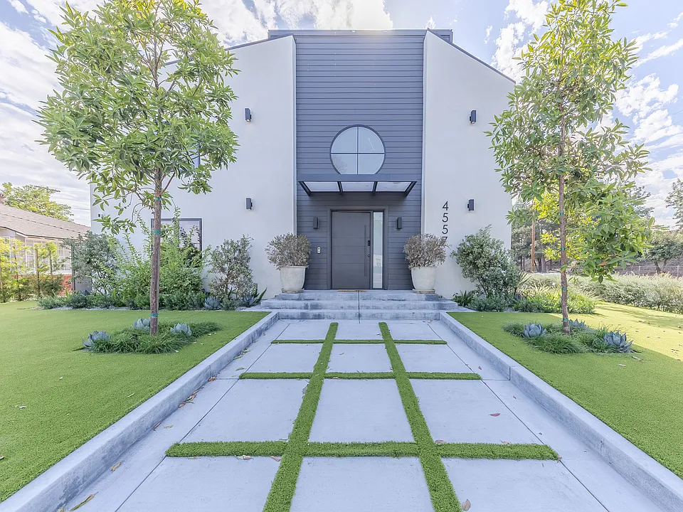 4557 Camellia Ave