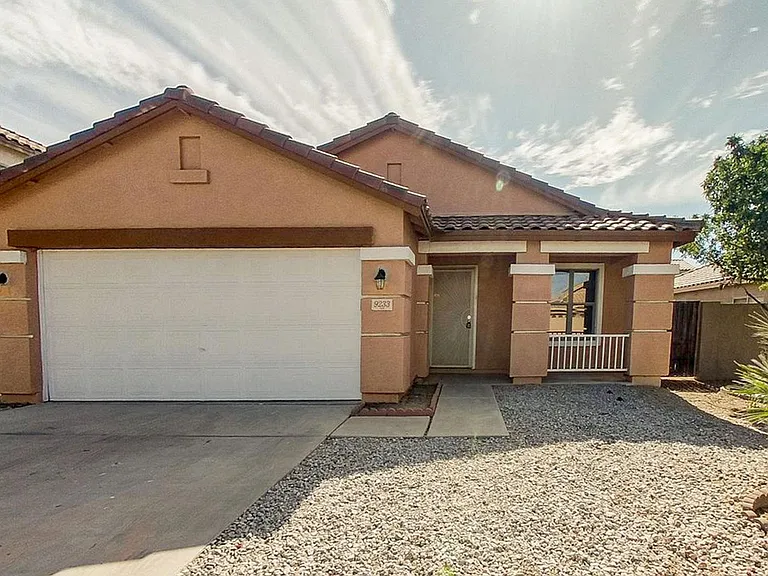 9233 W Highland Ave — Photo 10