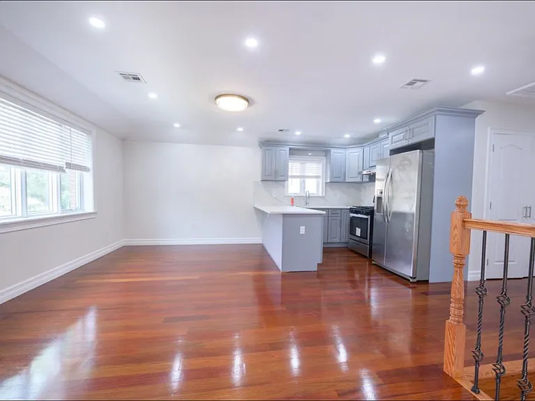 4000 Utopia Pkwy #2 — Photo 8