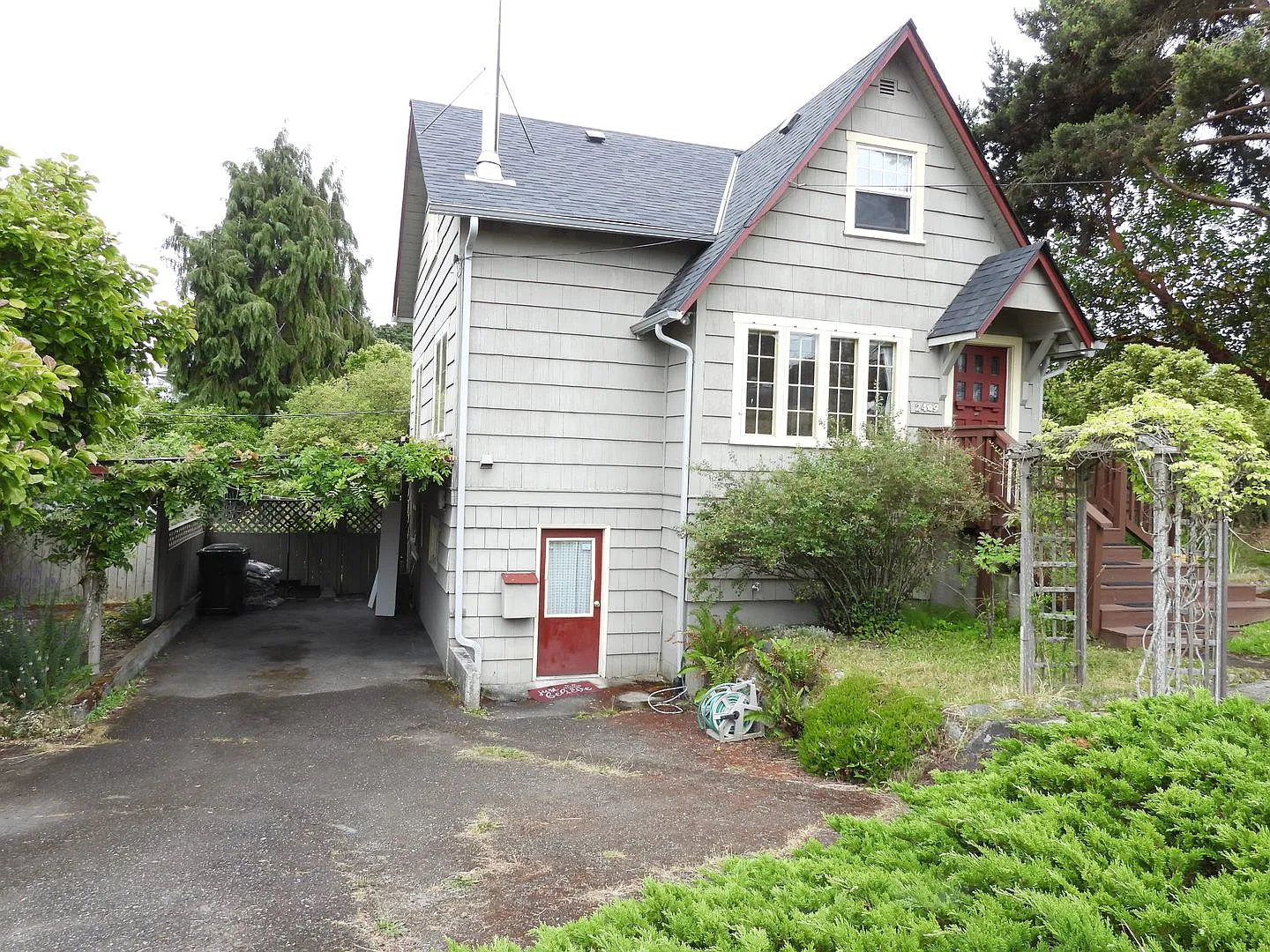 Charming Home — Photo 3