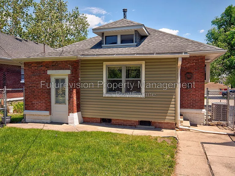 1105 Summit St — Photo 10