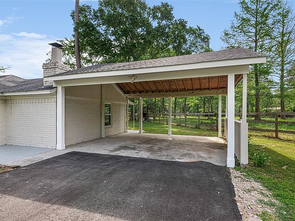 4th image of 16027 Barbara Ln