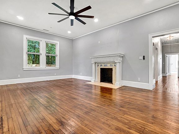 3rd image of 830 Union St